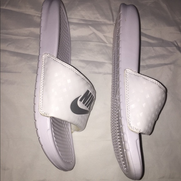 ✨NIKE BENASSI SWOOSH SLIDES✨ - Picture 3 of 7